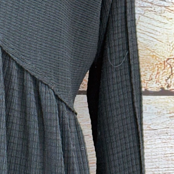 We The Free Gray Citrine Tee Long Sleeve Relaxed Blouse Size XS - Picture 7 of 13